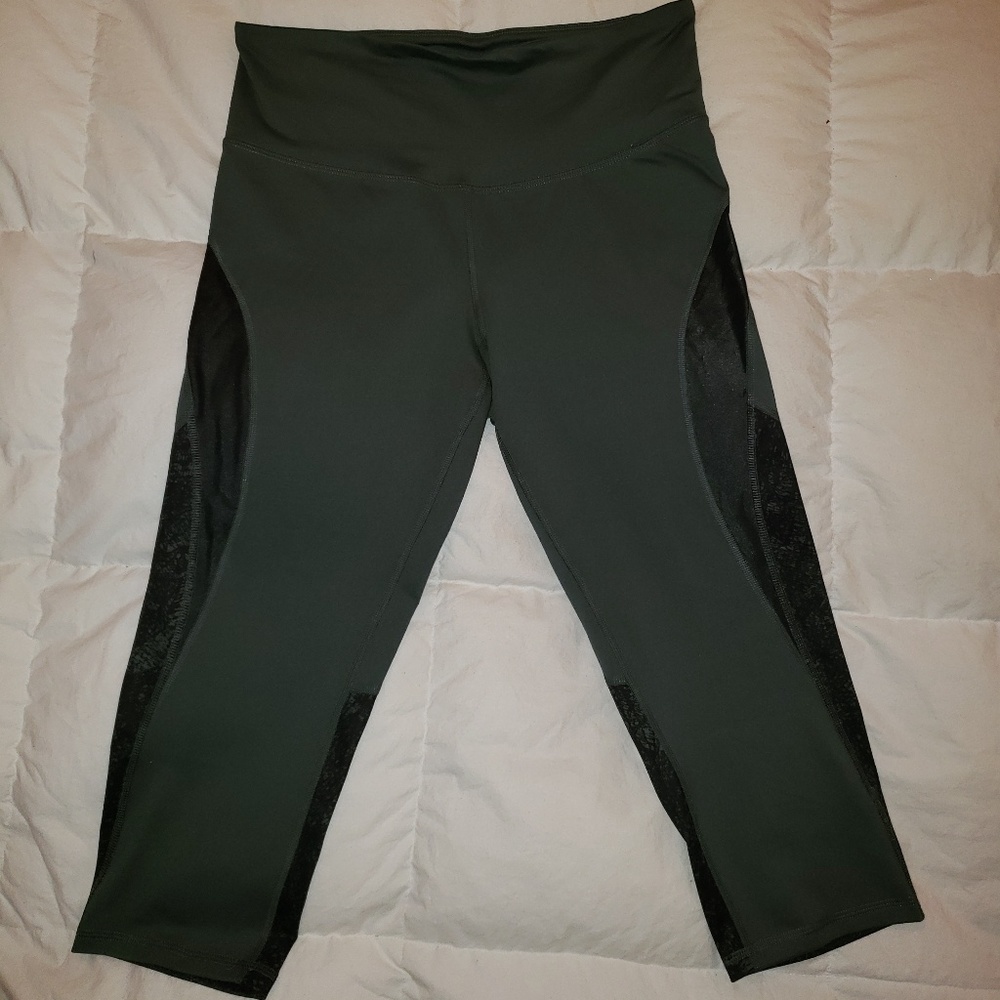 NWOT! C9 Champion High Waisted Capri Legging